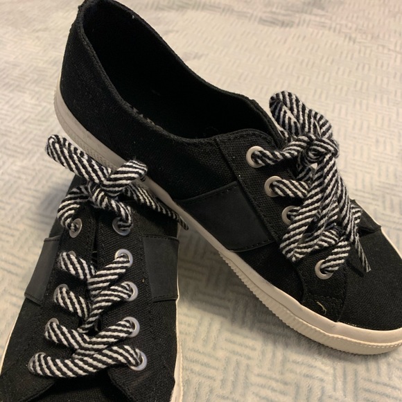 Chaps Lace Up Shoes - Picture 2 of 3